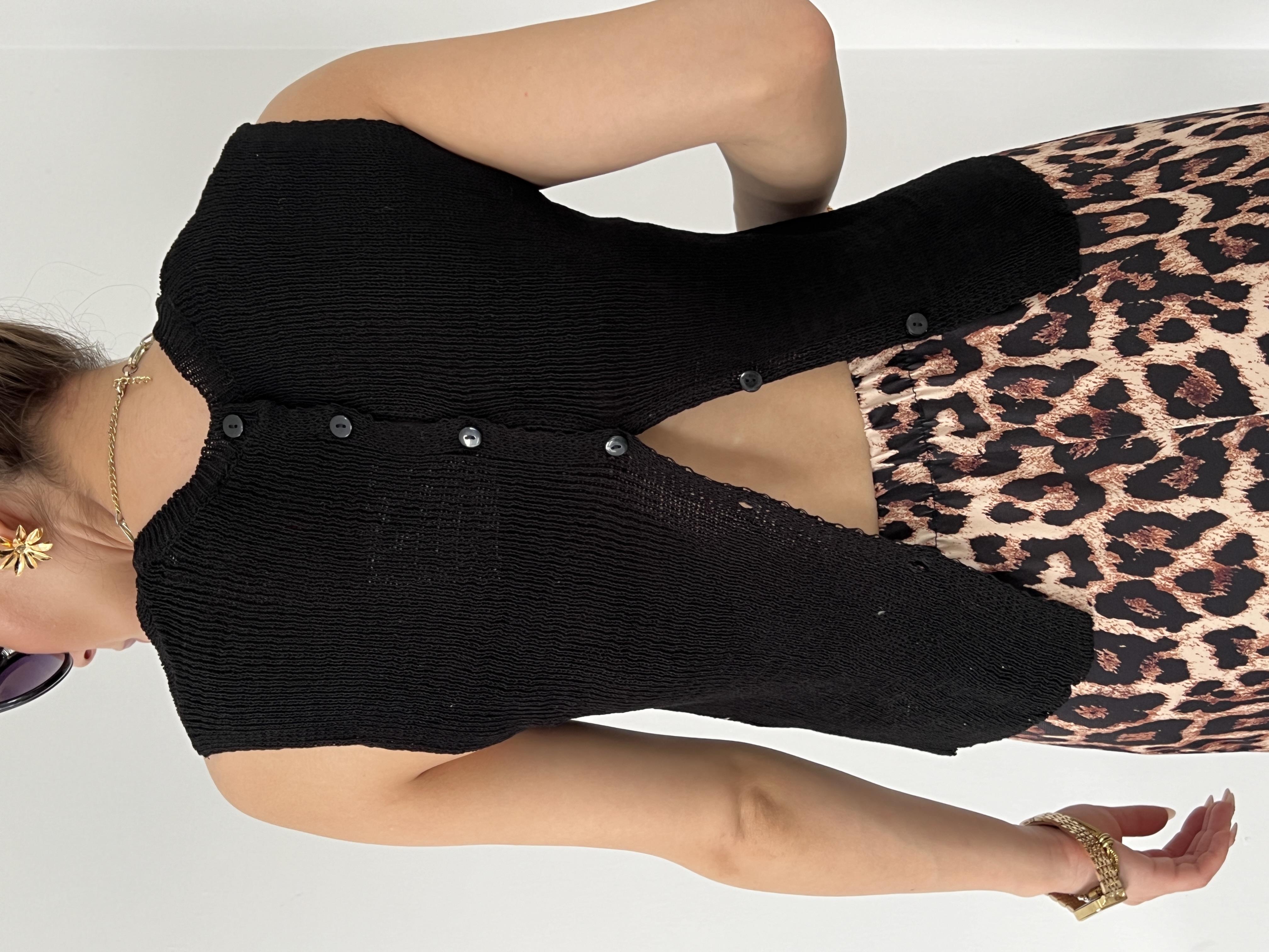 MERSERİZE SIRTI DÜĞMELİ BLUZ SİYAH 