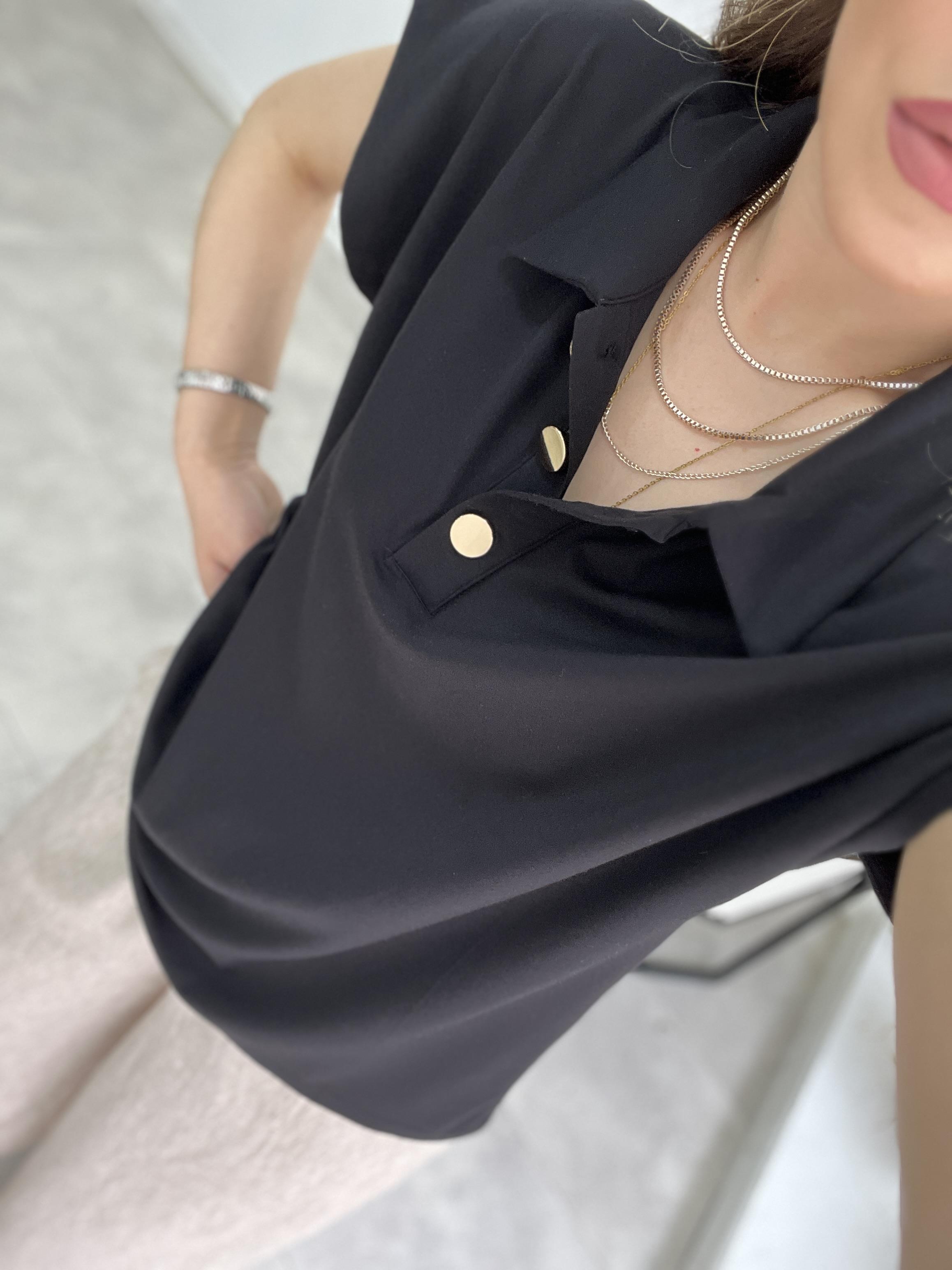 MODAL KUMAŞ GOLD DÜĞMELİ TSHİRT SİYAH