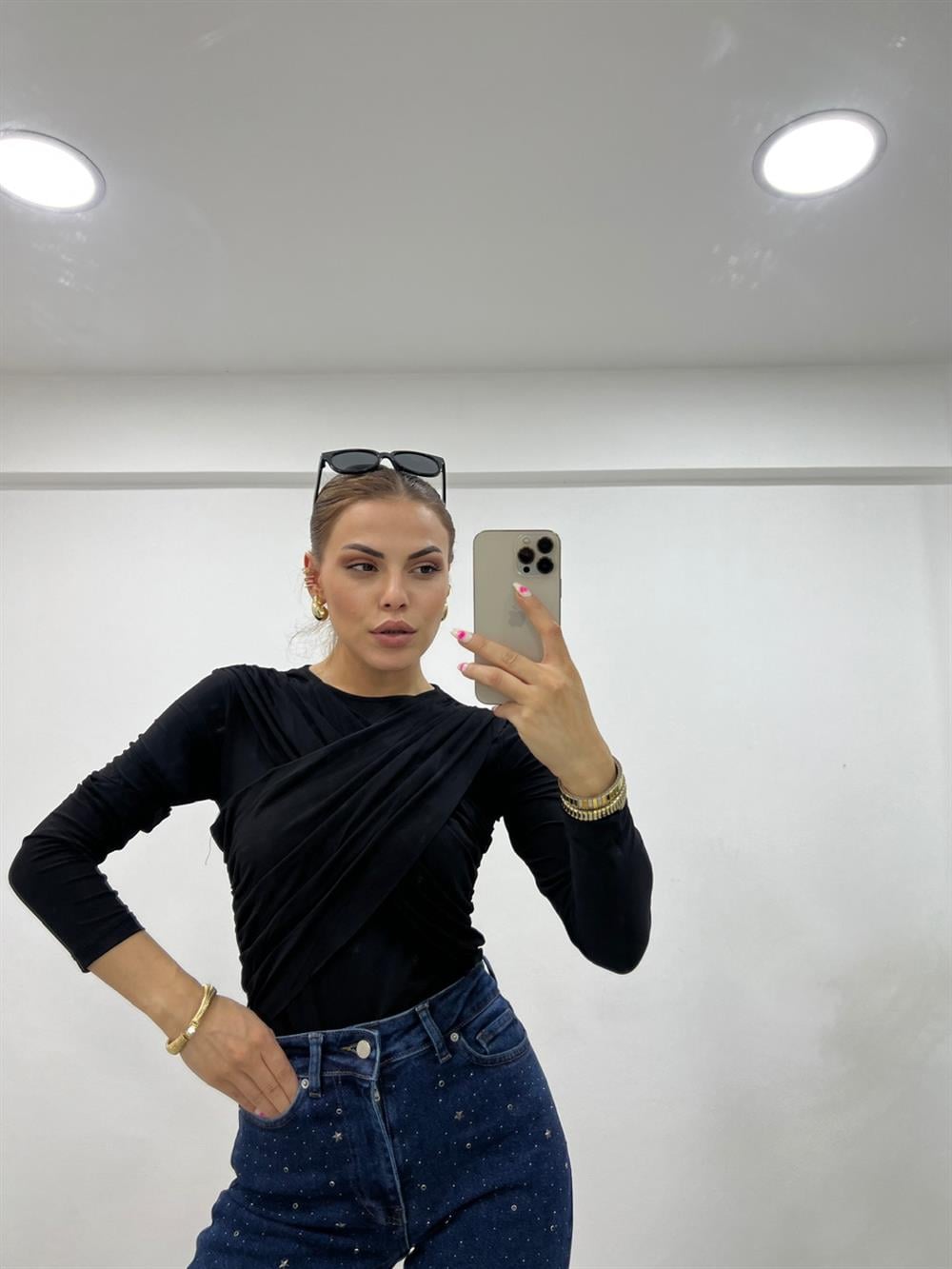 OMUZLARI ÇAPRAZ BÜGÜLÜ TÜL BLUZ SİYAH