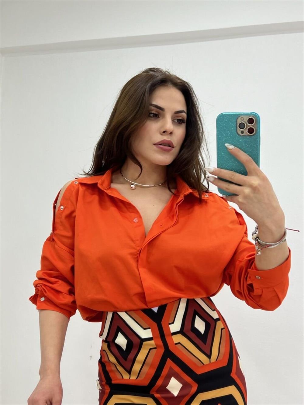 OMUZLARI ÇITLI TURUNCU GÖMLEK