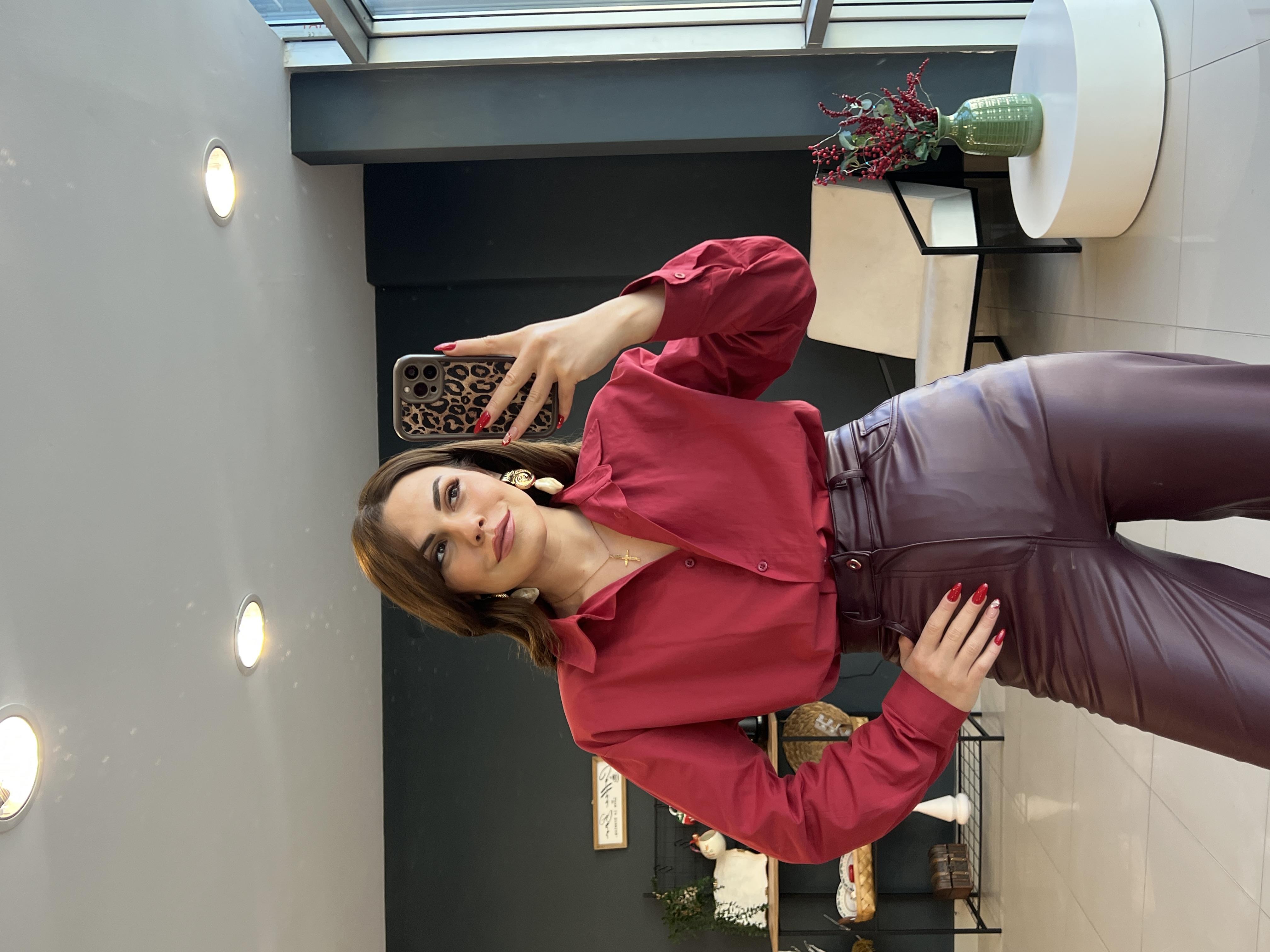 OMUZLARI VATKALI POPLİN GÖMLEK BORDO