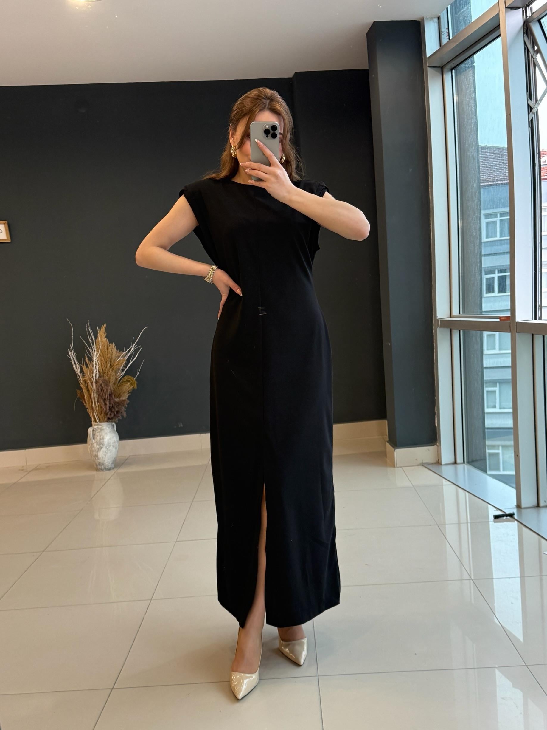 ÖNDEN YIRTMAÇLI KUMAŞ ELBİSE SİYAH