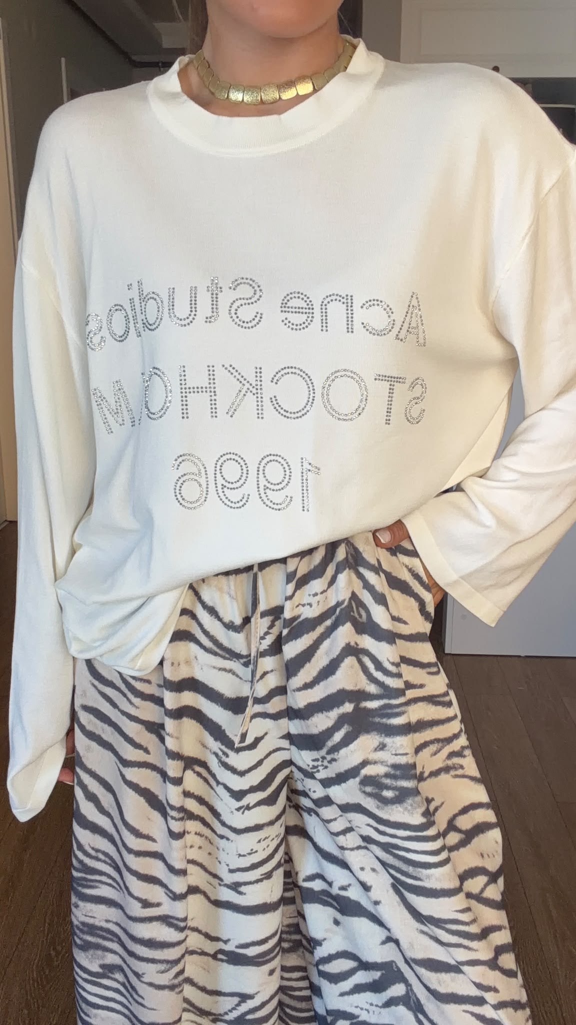 Önü Taş Detaylı Düşük Omuz Oversize Triko Bluz Beyaz