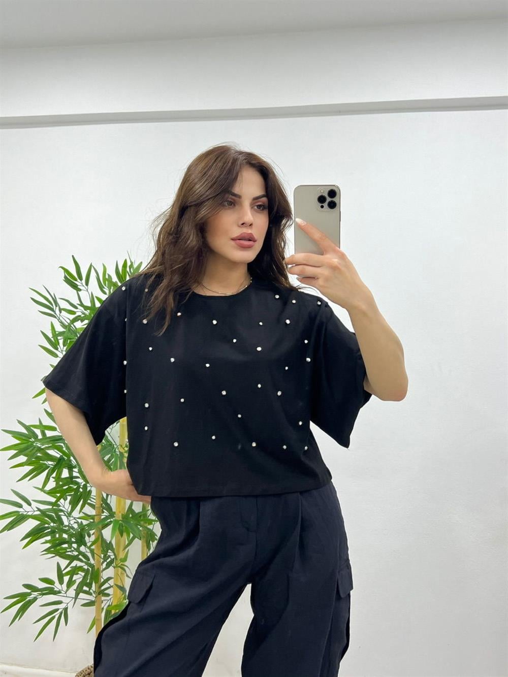 ÖNÜ TAŞLI SİYAH TİŞÖRT