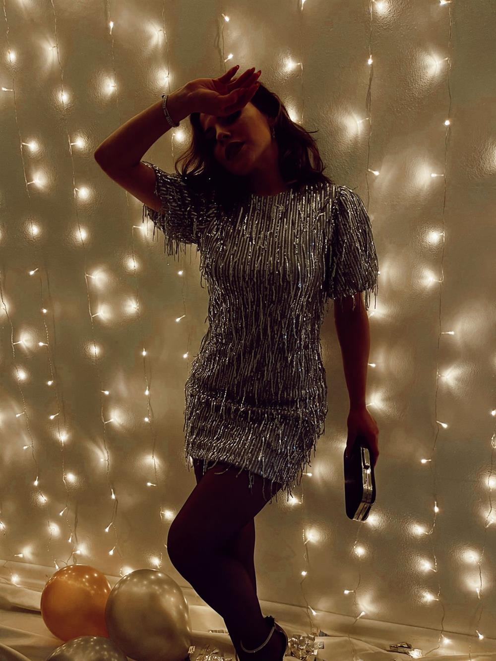 PAYETLİ GRİ ELBİSE