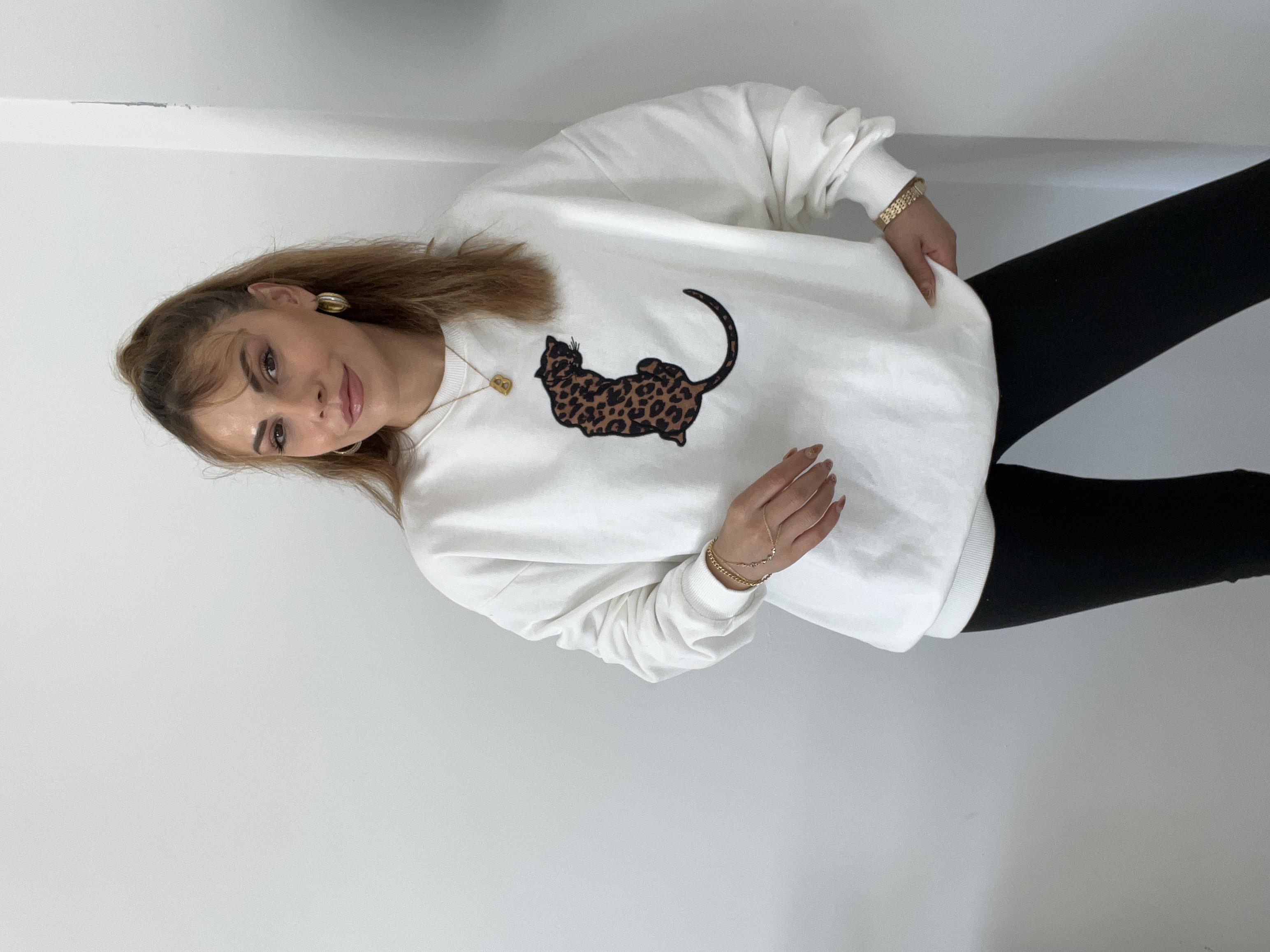 ŞARDONSUZ OVERSİZE LEOPAR DETAYLI SWEAT BEYAZ