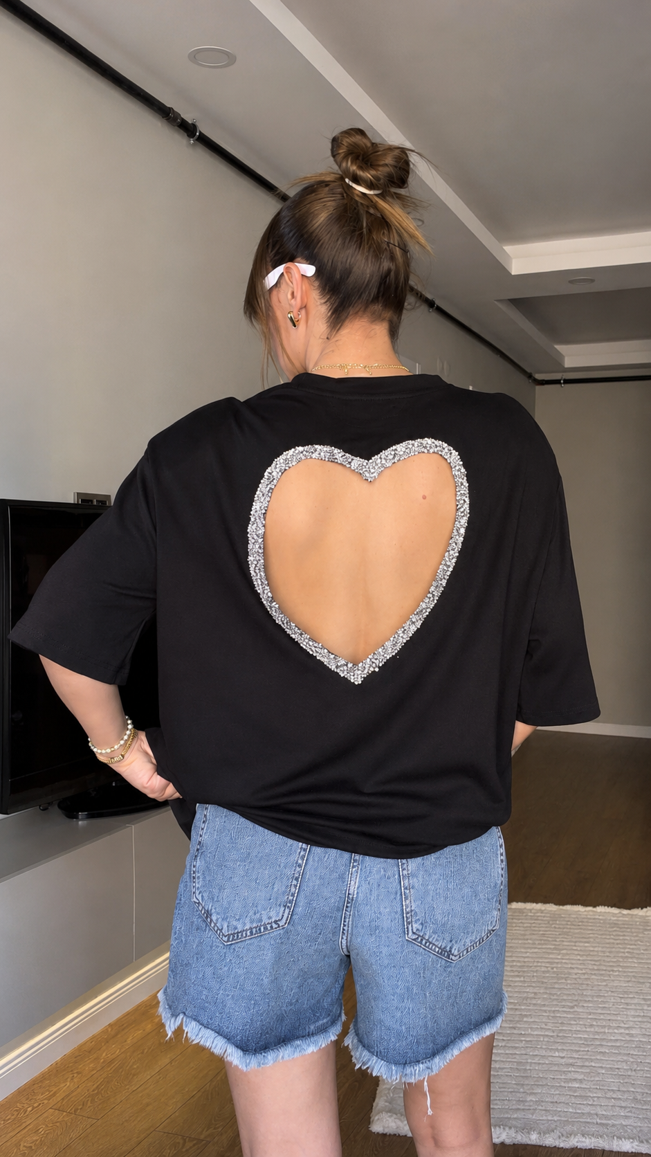 Sırt  Taş Kalp Nakışlı Vatkalı Tshirt Siyah