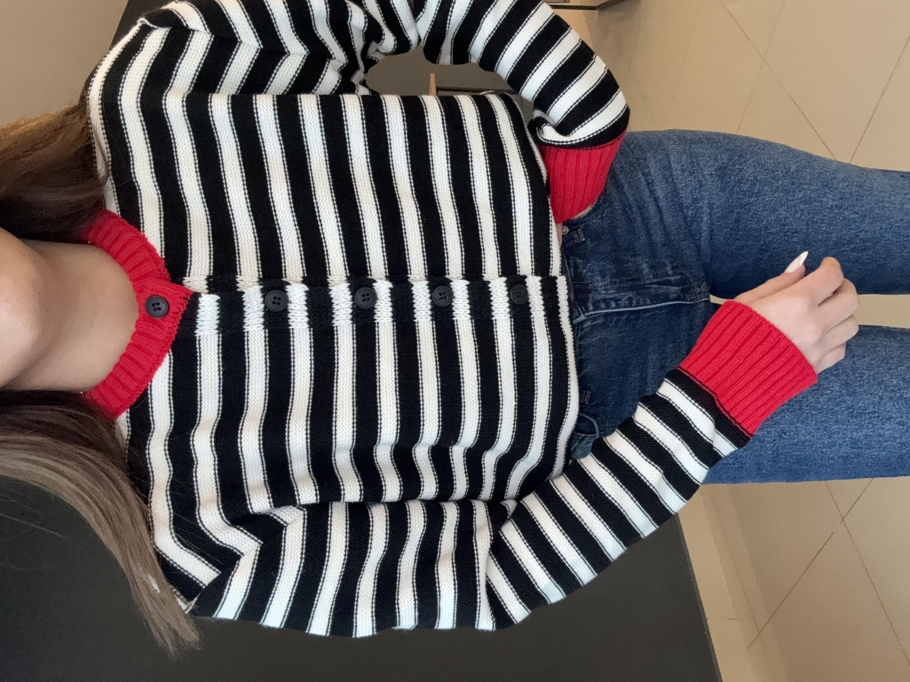 SİYAH ÇİZGİLİ DÜĞMELİ HIRKA