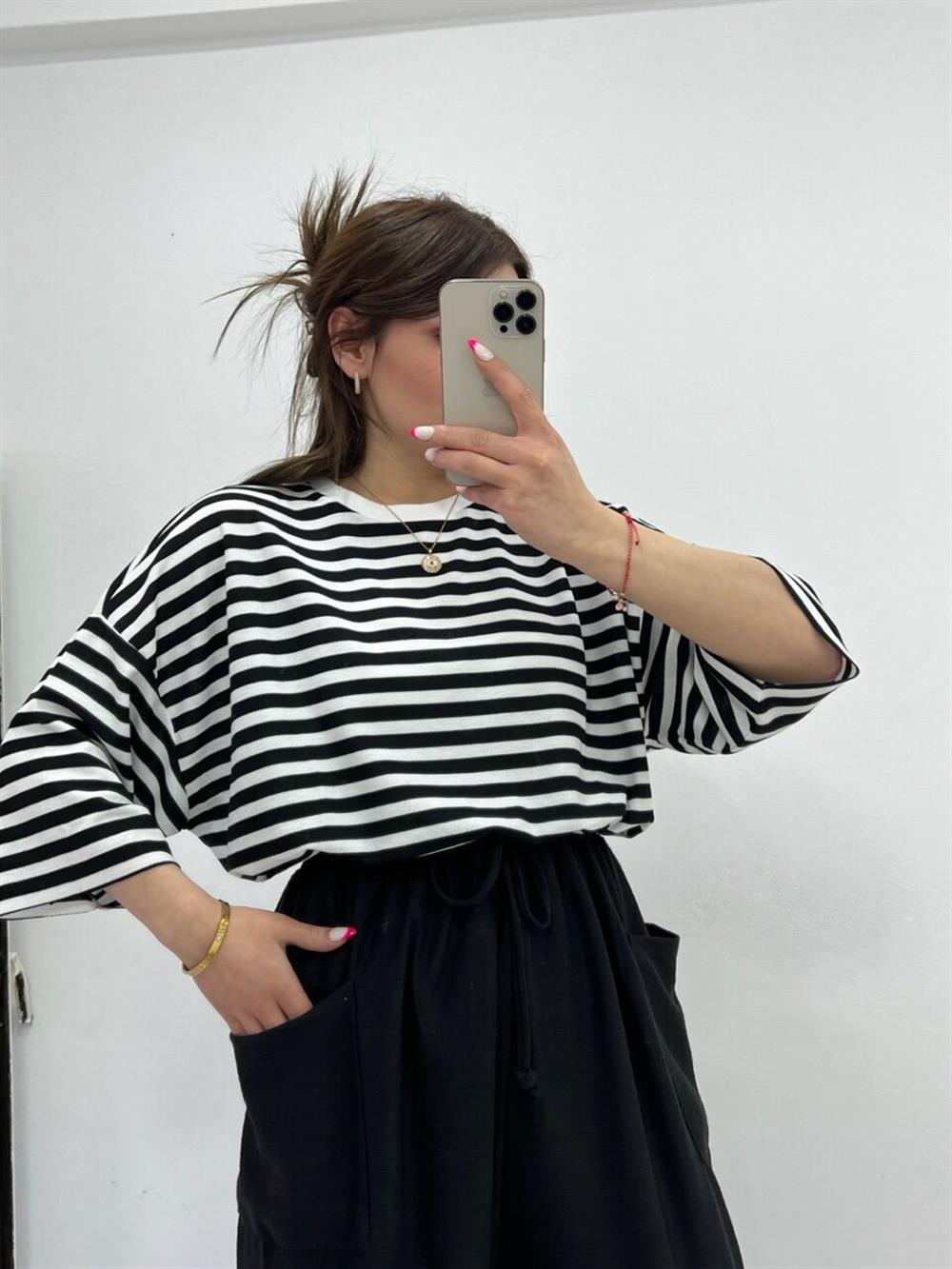 SİYAH ÇİZGİLİ TSHİRT