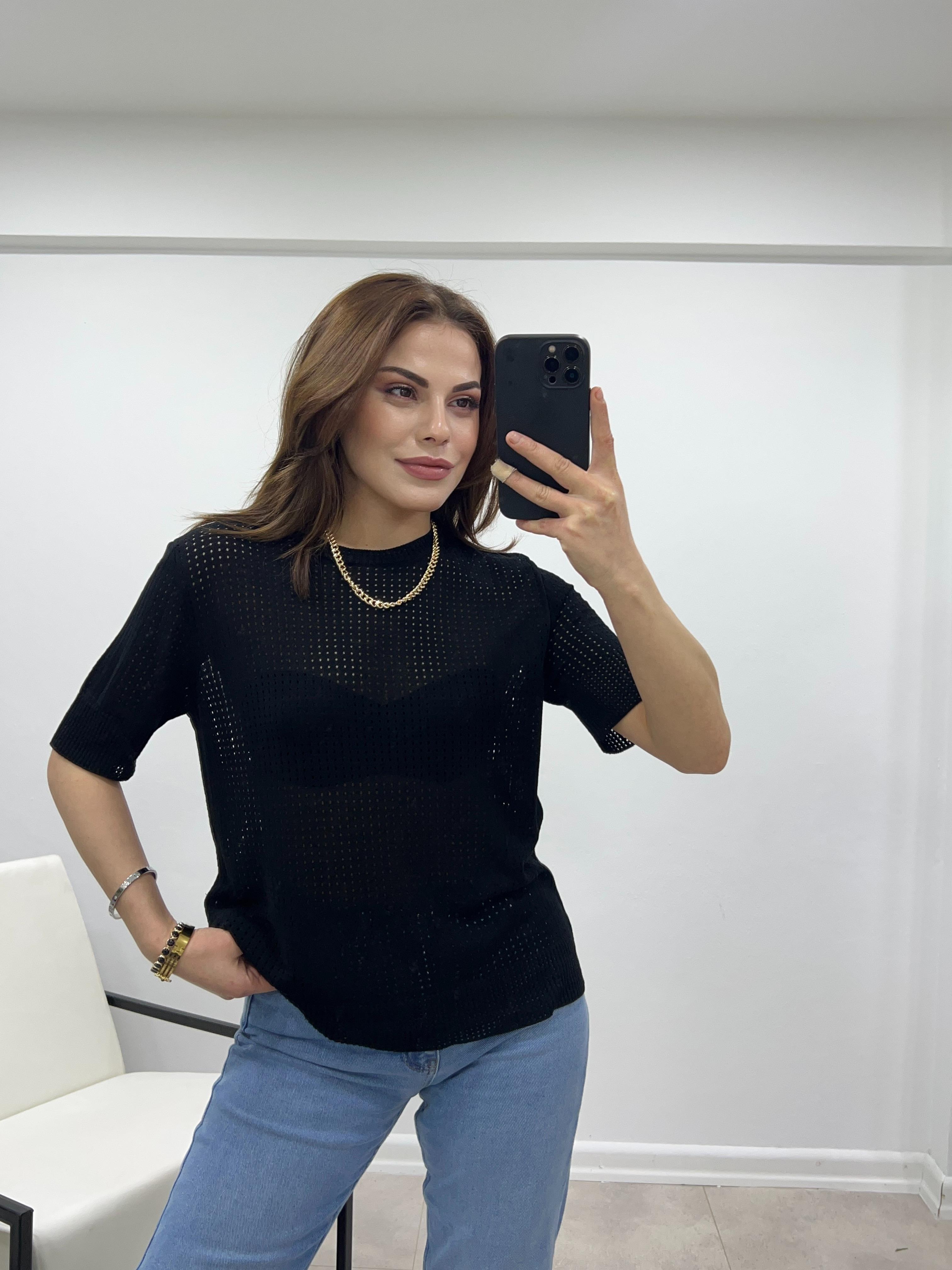 SİYAH DELİKLİ MERSERİZE BLUZ