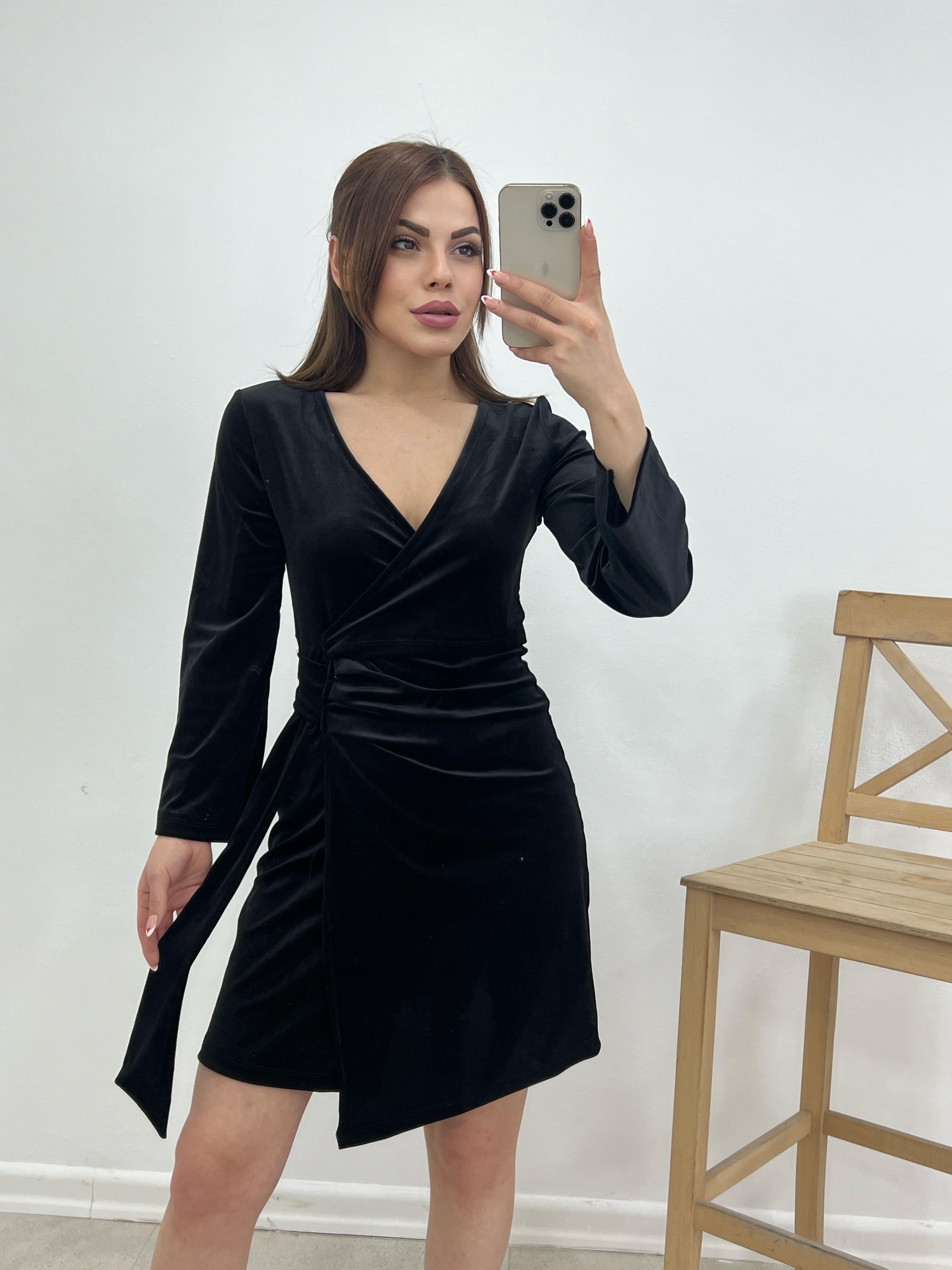 SİYAH KADİFE ELBİSE