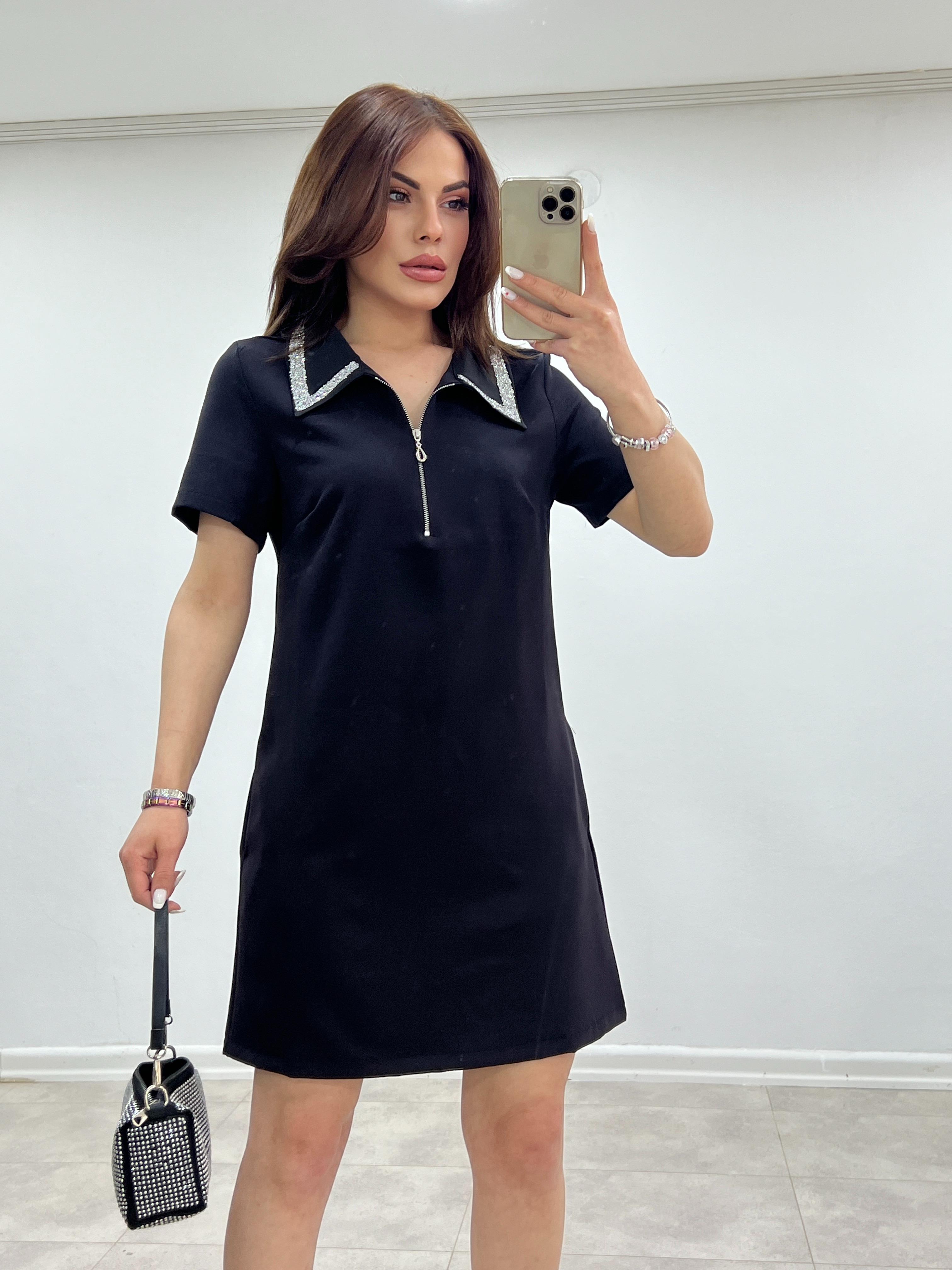 SİYAH YAKASI TAŞLI ELBİSE