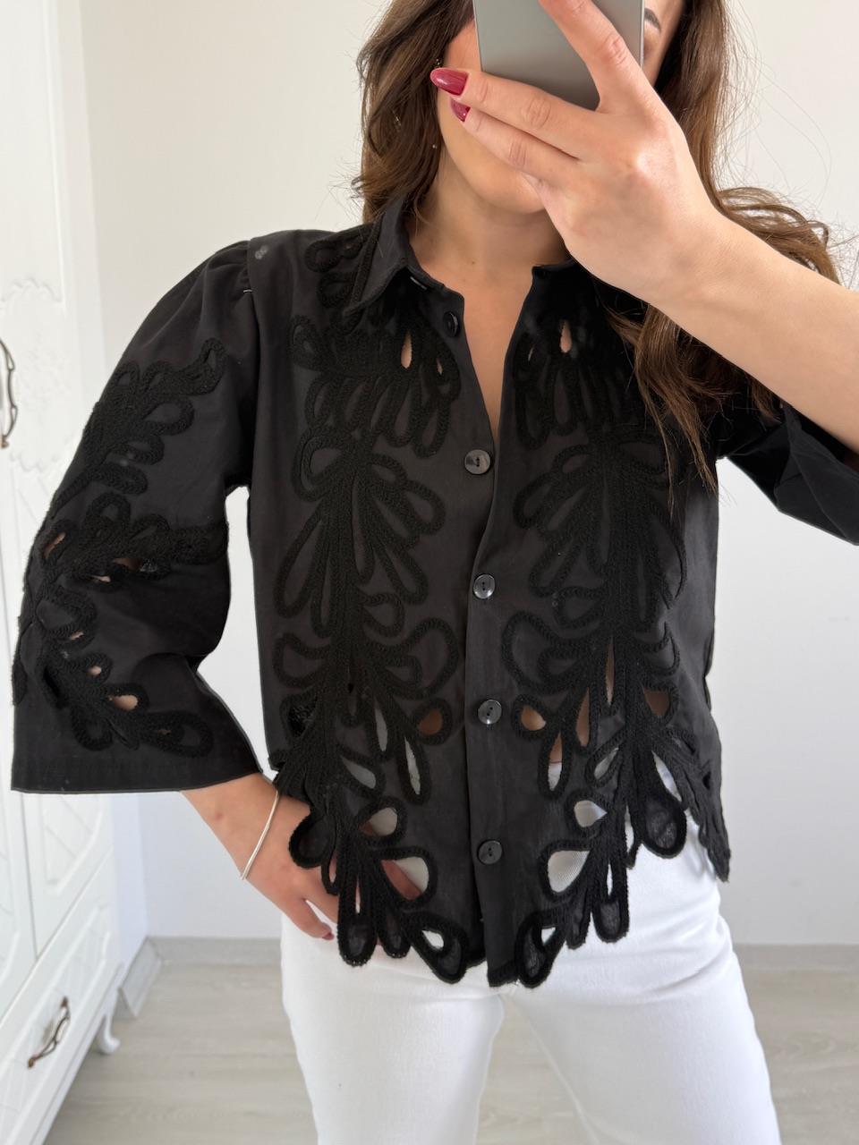 TASARIM İŞLEMELİ GÖMLEK SİYAH