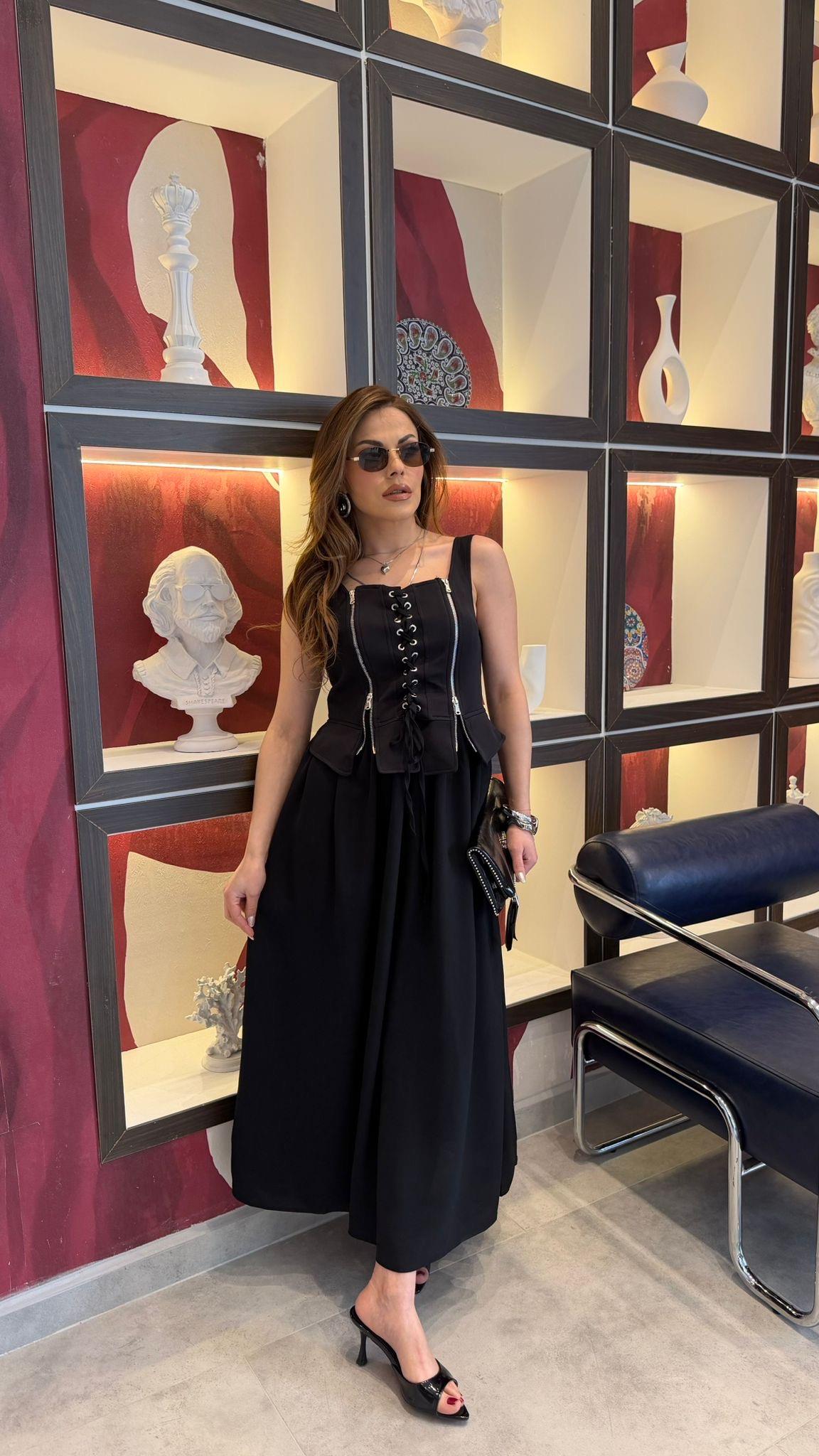 TASARIM KORSEL DETAYLI SİYAH ELBİSE