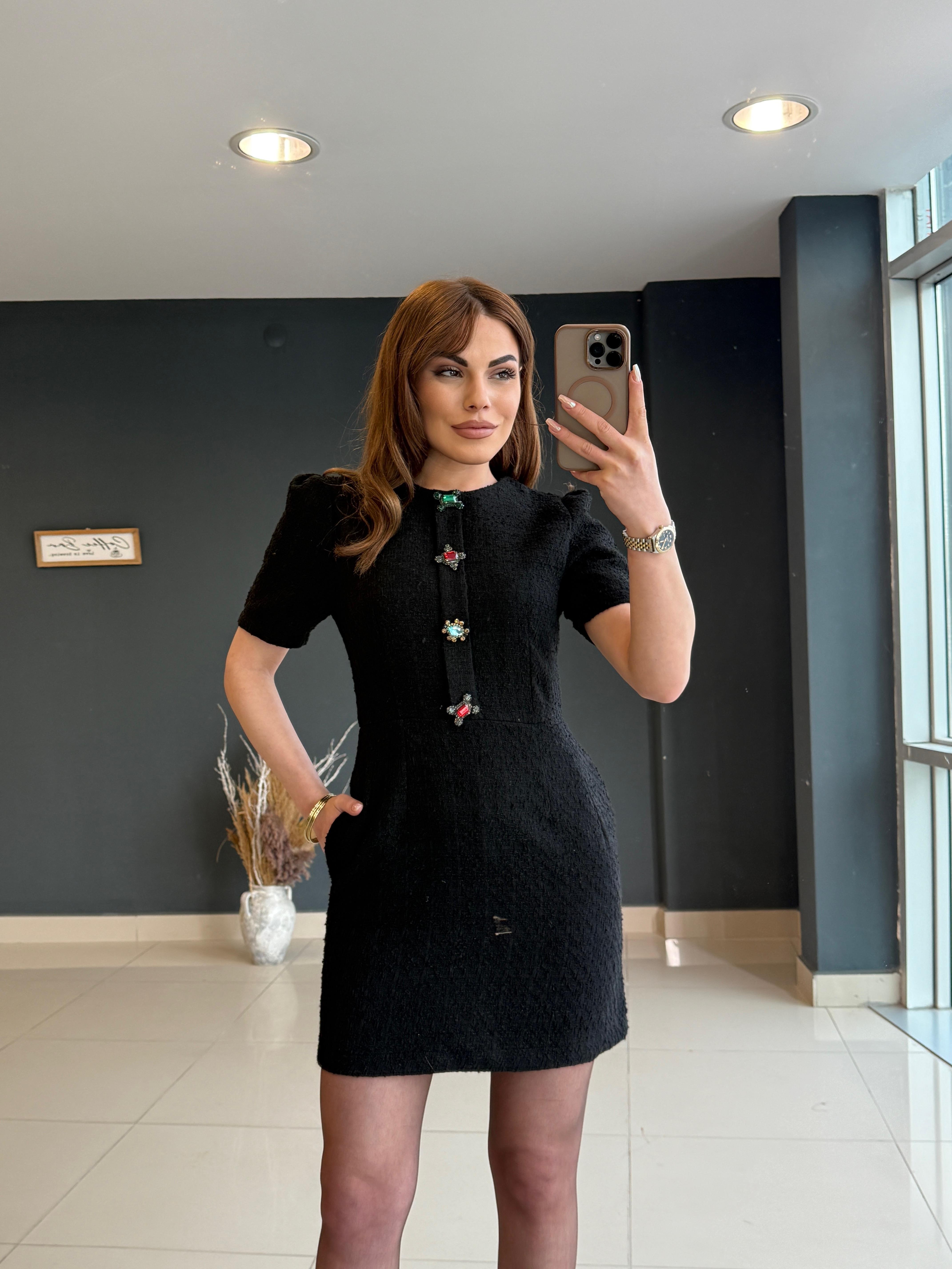 TASARIM TÜVİT TAŞLI DÜĞMELİ ELBİSE SİYAH