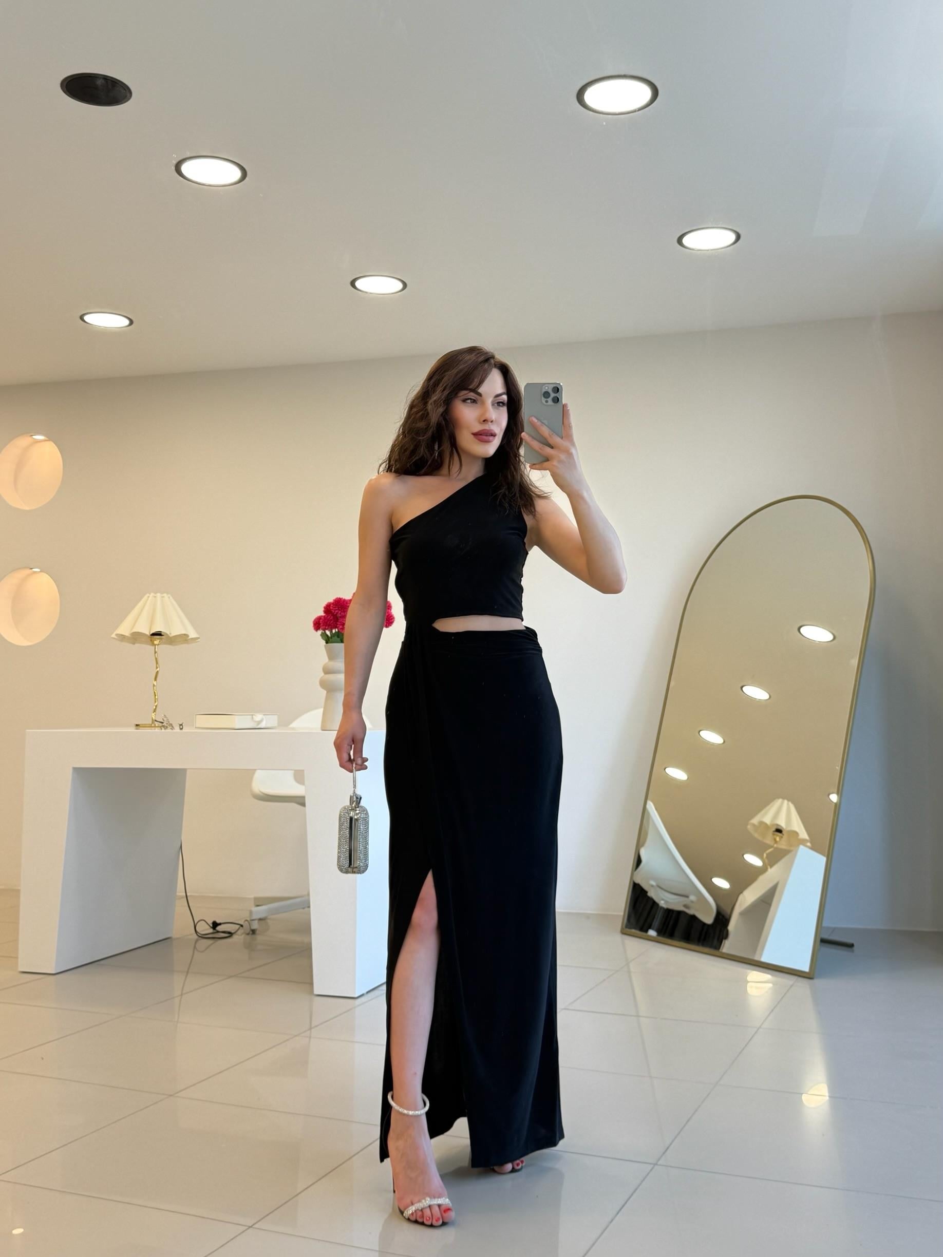 TEK OMUZ DRAPE YIRTMAÇ DETAYLI ELBİSE