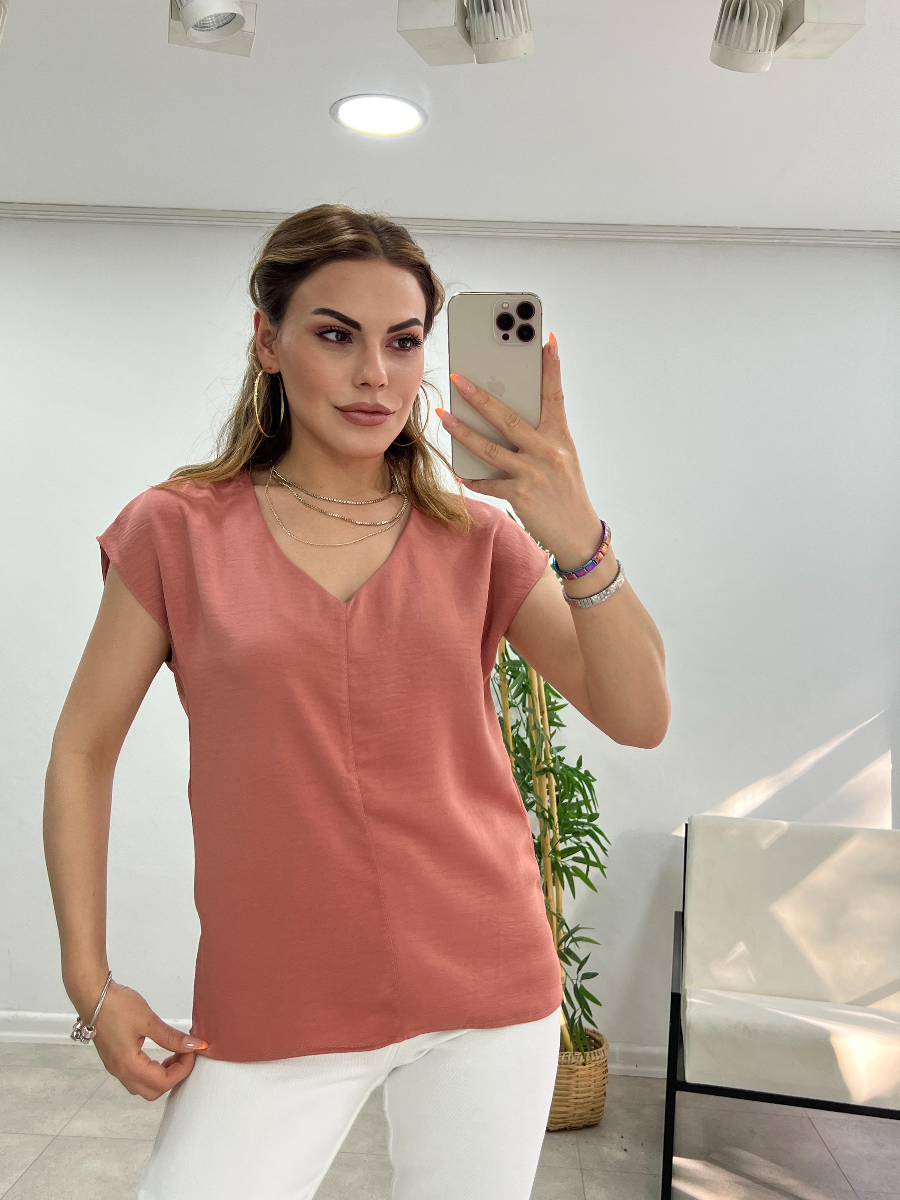 V YAKA PARLAK KUMAŞ BLUZ PUDRA