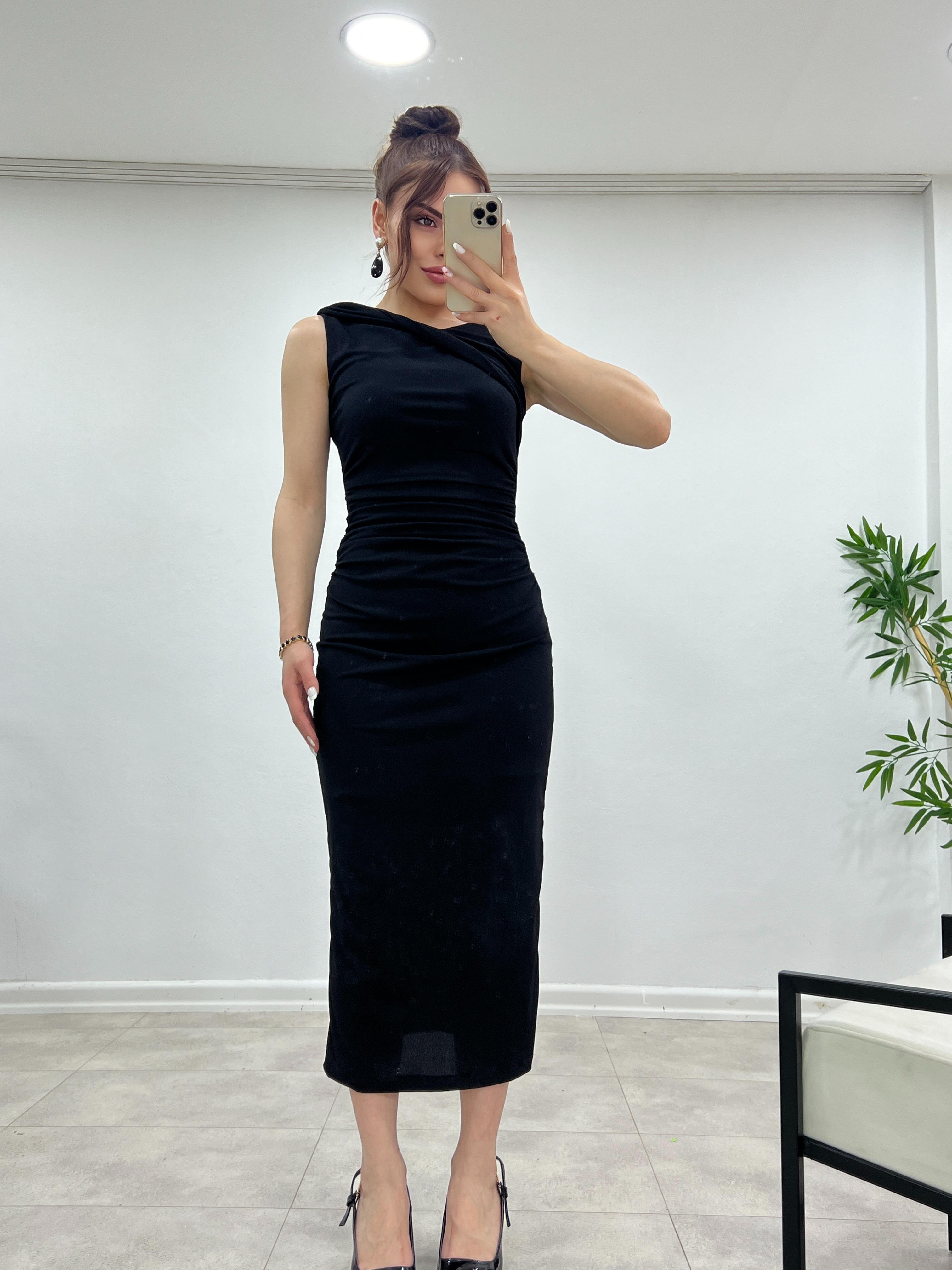 YAKASI BÜZGÜLÜ DRAPELİ ELBİSE  