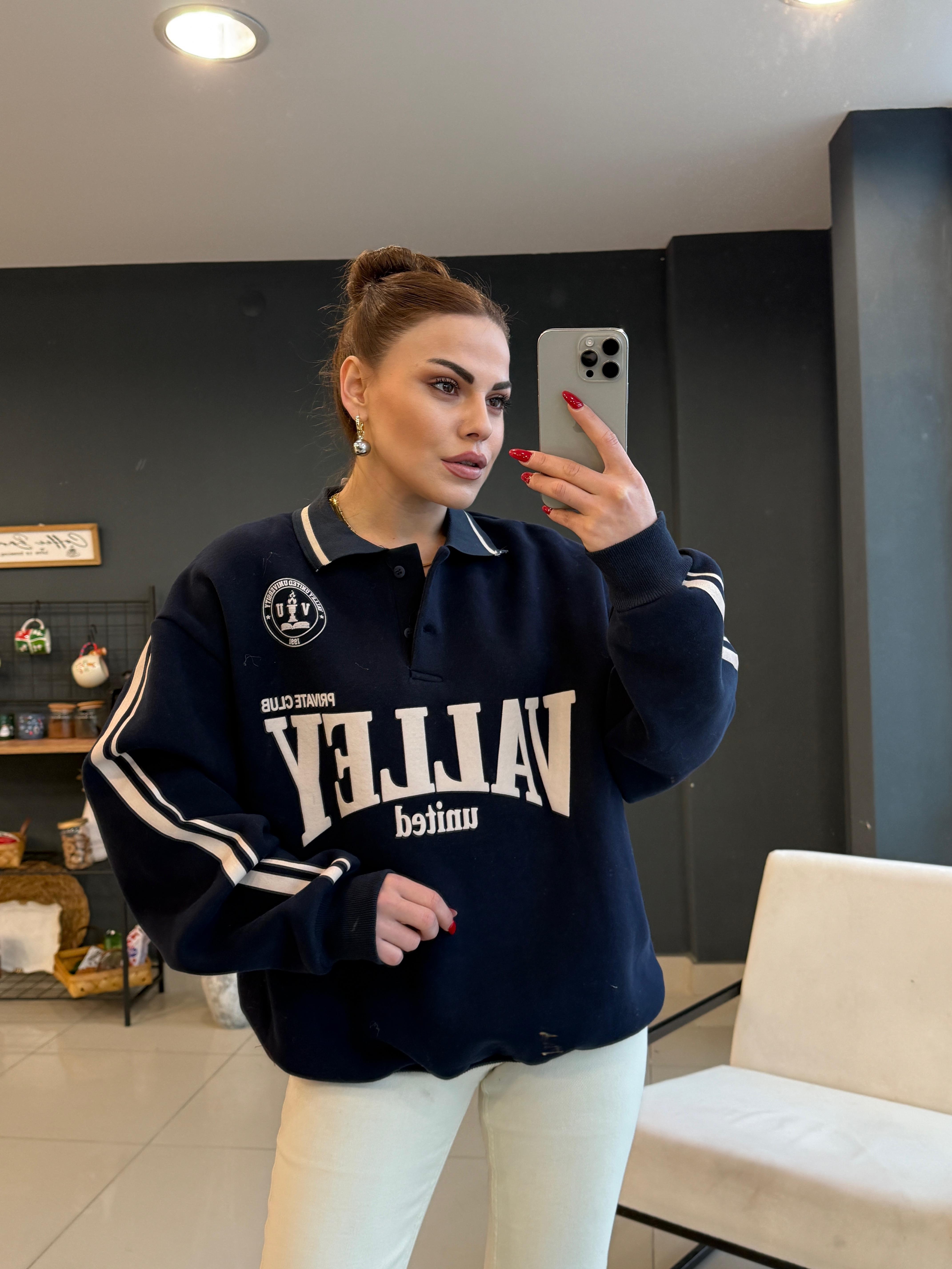 YAKASI DÜĞMELİ LACİVERT SWEATSHIRT