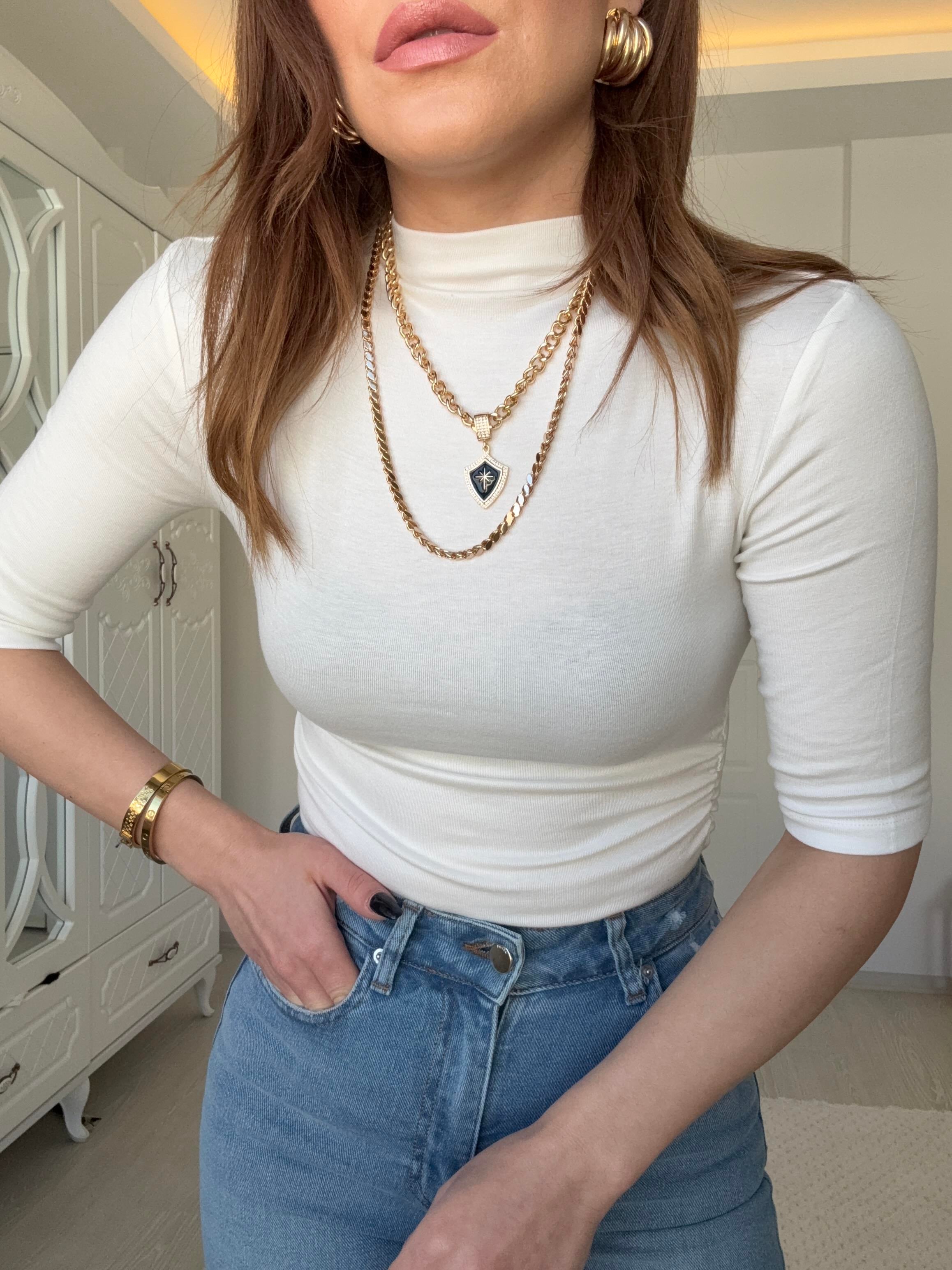 YANLARI DRAPELİ DİK YAKA BLUZ BEYAZ