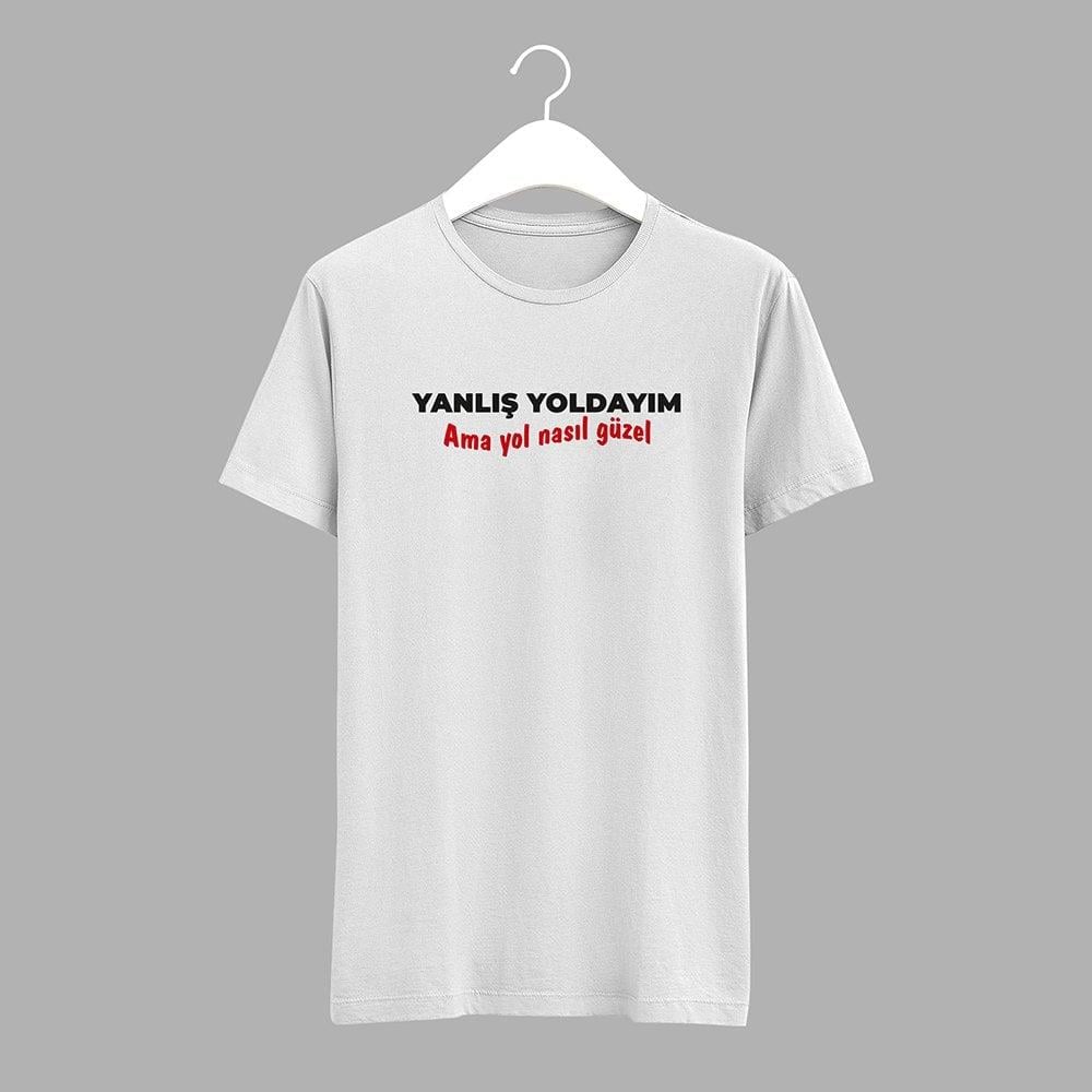 Siyah / Beyaz Tişört ( Yanlış Yoldayım ) Yazılı