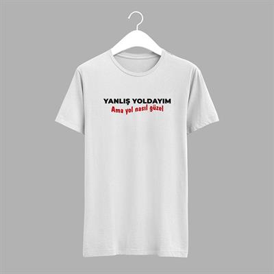 Siyah / Beyaz Tişört ( Yanlış Yoldayım ) Yazılı