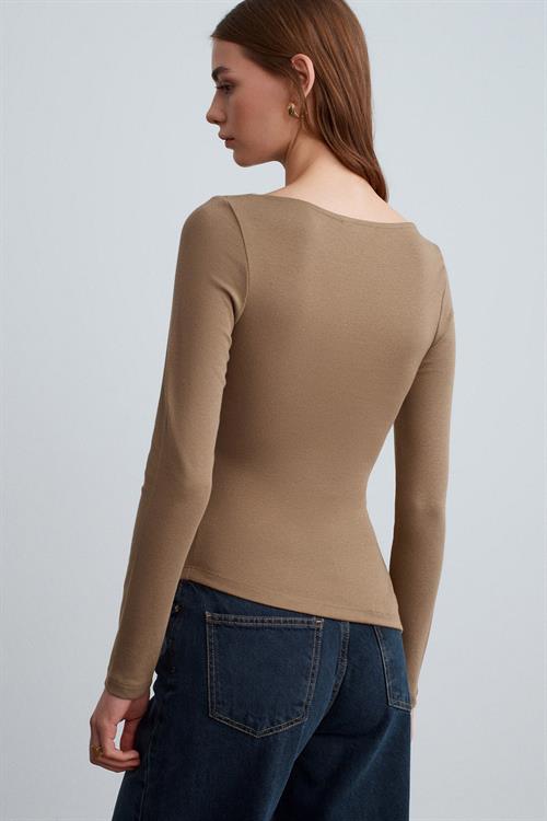  Wholesale Womens Mink Boat Neck Gathered Top