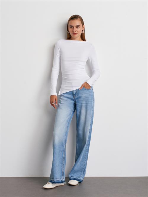  Wholesale Womens White Boat Neck Gathered Top