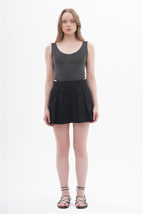 Sleeveless Boyd With Equally Designed Rhinestones