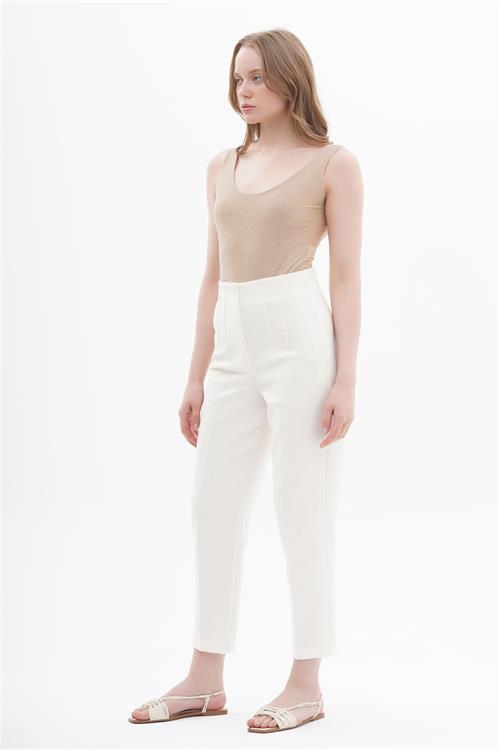 Sleeveless Boyd With Equally Designed Rhinestones