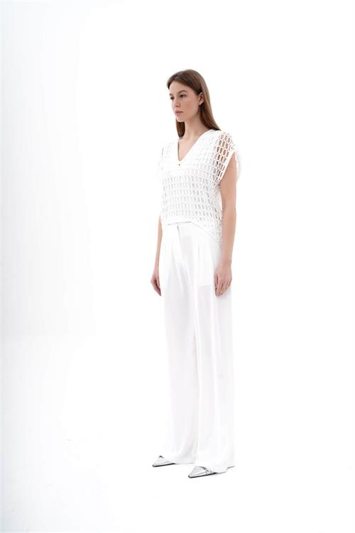 Bg Sleeveless Croched Blouse