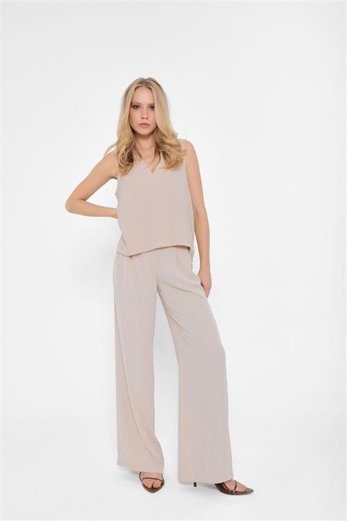 071406 SLEEVELESS V-NECK TOP