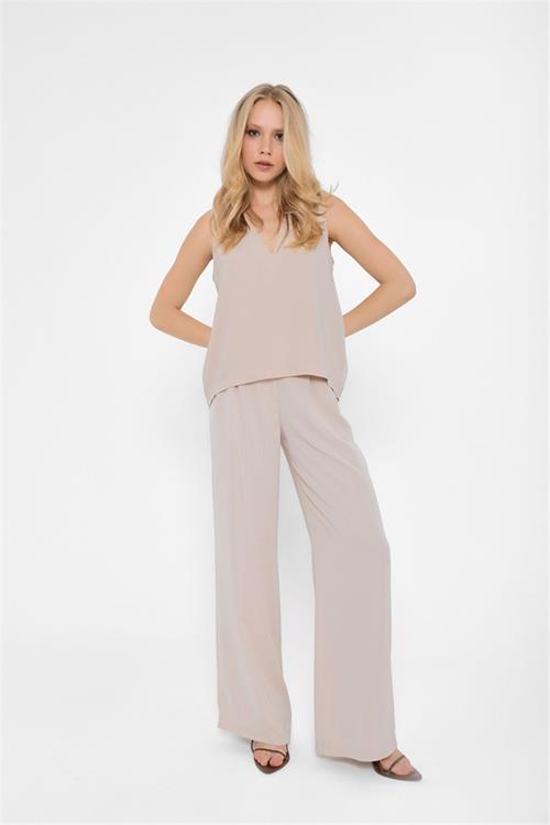 071406 SLEEVELESS V-NECK TOP