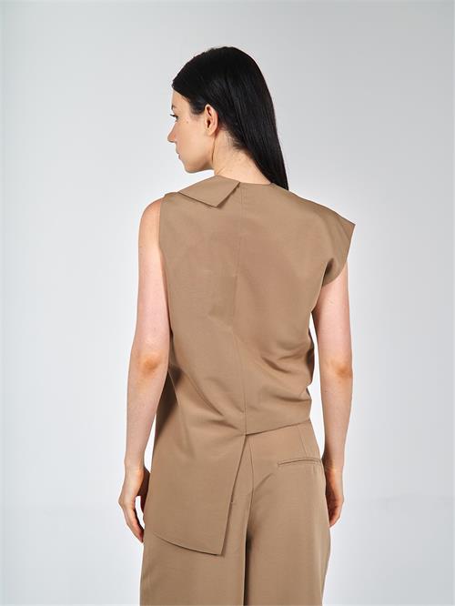 Wholesale Asymmetrical Sleeveless Vest With Contrast Binding