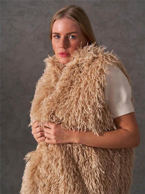 120553 Kolsuz Kürk Yelek