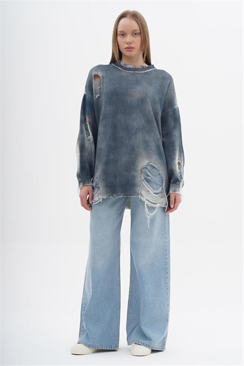 Oversized Destroyed Knit Sweater With Sprey Color