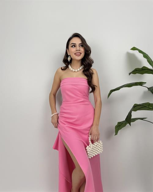 2099 YIRTMAÇLI STRAPLEZ ATLAS ELBİSE