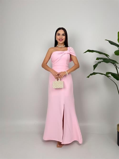 3008 OMUZUNDA BROŞLU ELBİSE