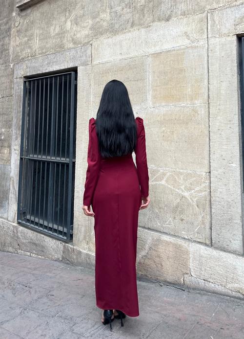 3057  V YAKA AKSESUARLI ELBİSE