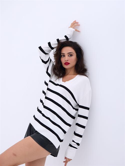 Wholesale V-Neck Striped Basic Loose SWeater - Cream-Black