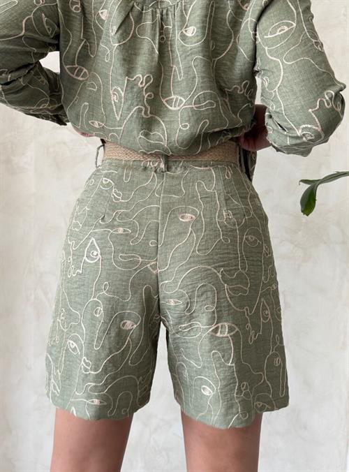 D 2746 EMBROIDERED SHORTS - LIGHT KHAKI