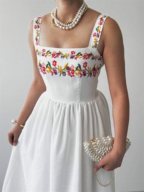 Juen Embroidered Detail Dress