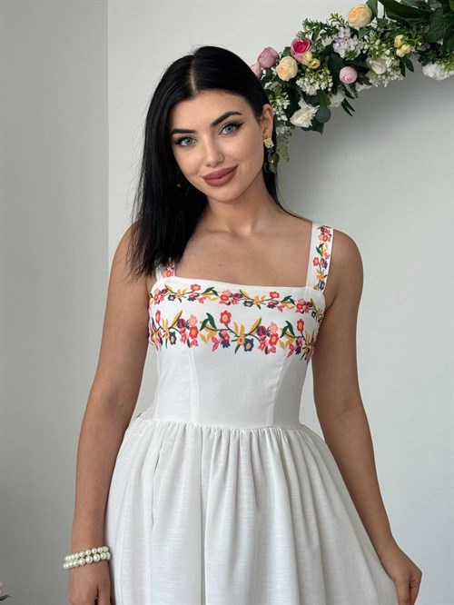 Juen Embroidered Detail Dress