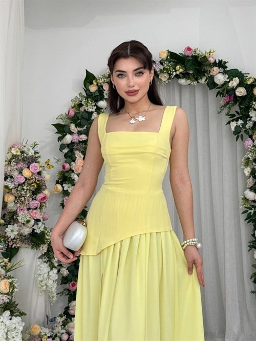 Luen Dress with Slit Detail