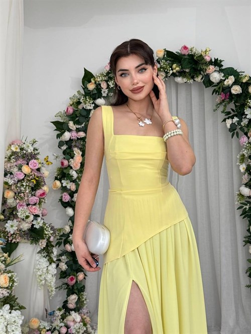 Luen Dress with Slit Detail