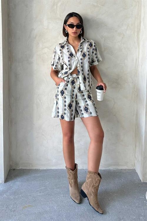 Nakışlı Şort - Taş Topshow