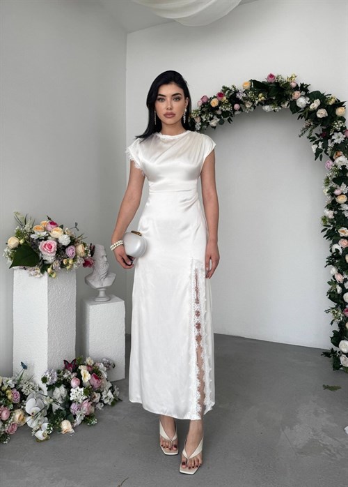 Peam Dress with Slit Detail