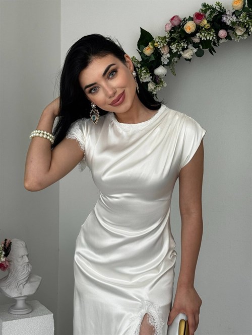 Peam Dress with Slit Detail