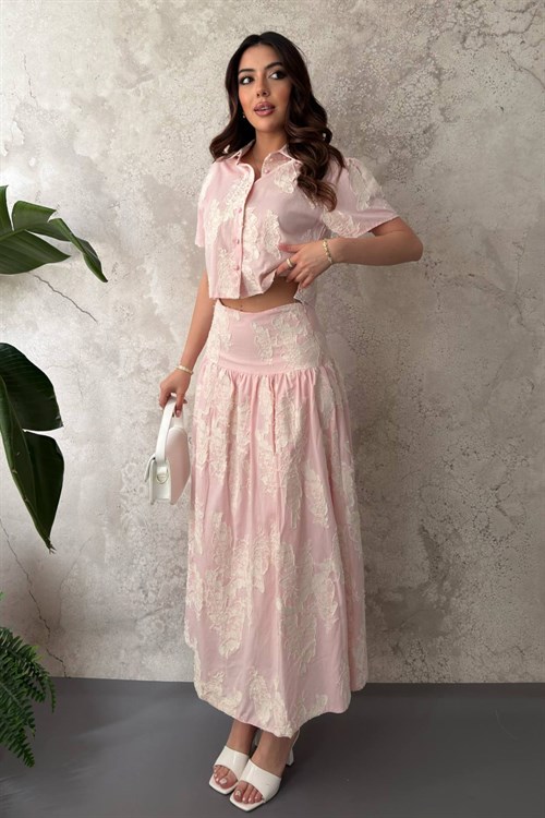 Pembe Gömlek Ve Korsajlı Etek Takım