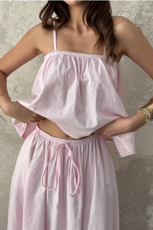 Pembe Volanlı Bluz Ve Etek Takım